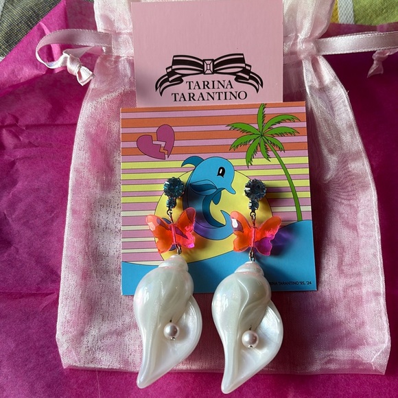 TarinaTarantinoタリナタランティーノ フラワーカメオダングルピアス Tarina Tarantino Classic Flower Post Earrings (Bellini